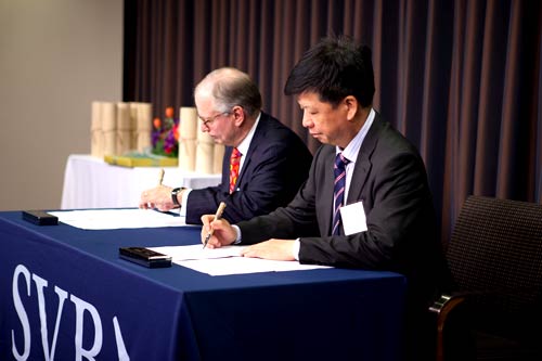 Mr. Wilcox and Mr. Fu of Shanghai Pudong Development Bank sign the Memo of Understanding
