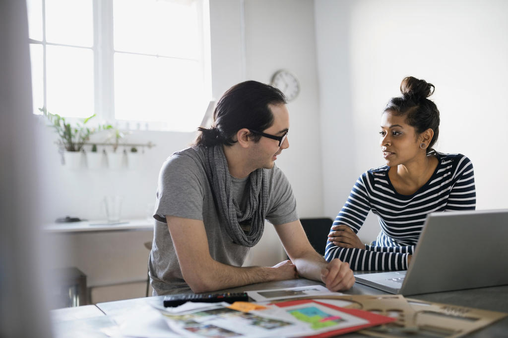 Business People Talking In Office. jpg 1024 px 10514